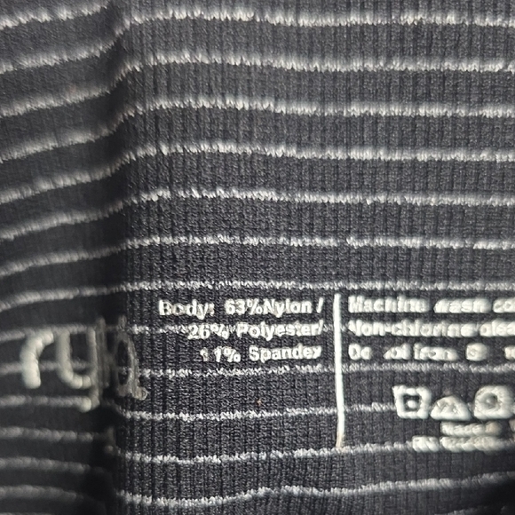 Ryka Seamless Ombre High-Waisted Crop Leggings | Blue | Small - Picture 4 of 9